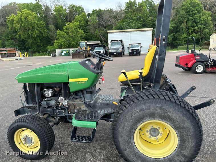 image for item EB2661 2006 John Deere 4200 HFWD tractor