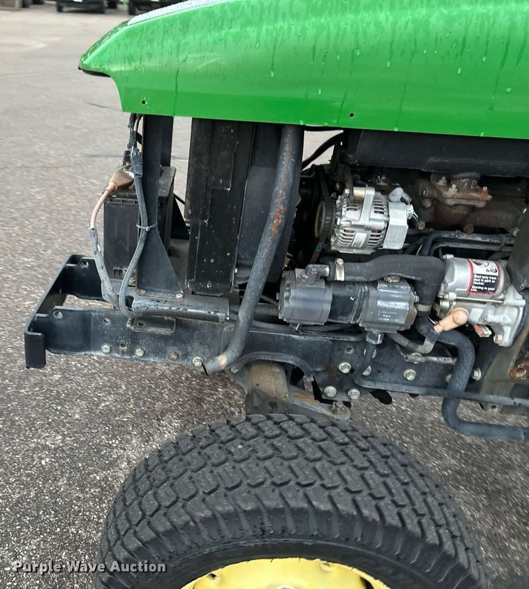 image for item EB2661 2006 John Deere 4200 HFWD tractor