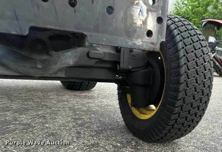 image for item EB2661 2006 John Deere 4200 HFWD tractor