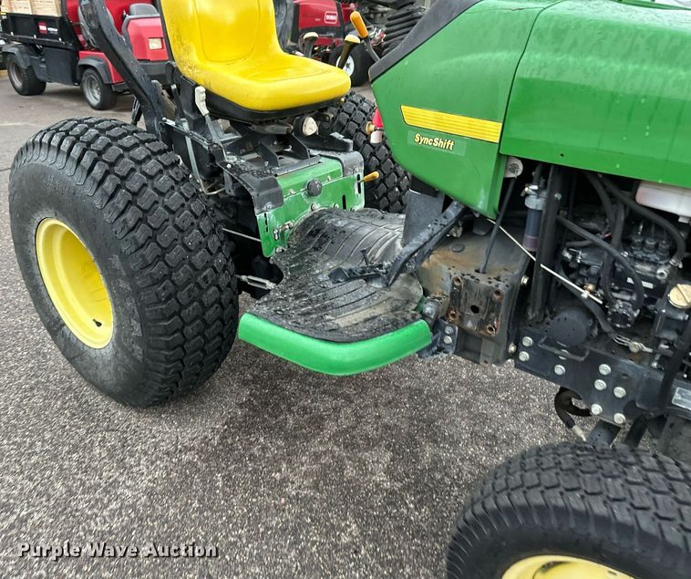 image for item EB2661 2006 John Deere 4200 HFWD tractor