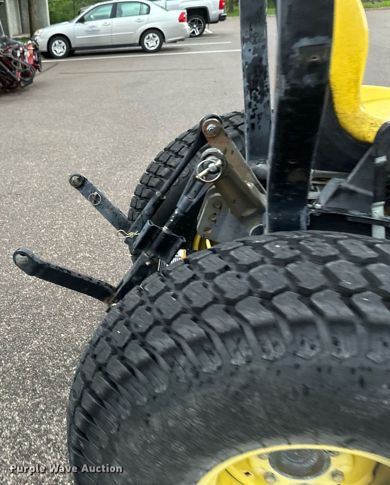 image for item EB2661 2006 John Deere 4200 HFWD tractor