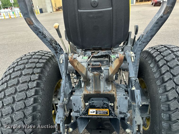 image for item EB2661 2006 John Deere 4200 HFWD tractor