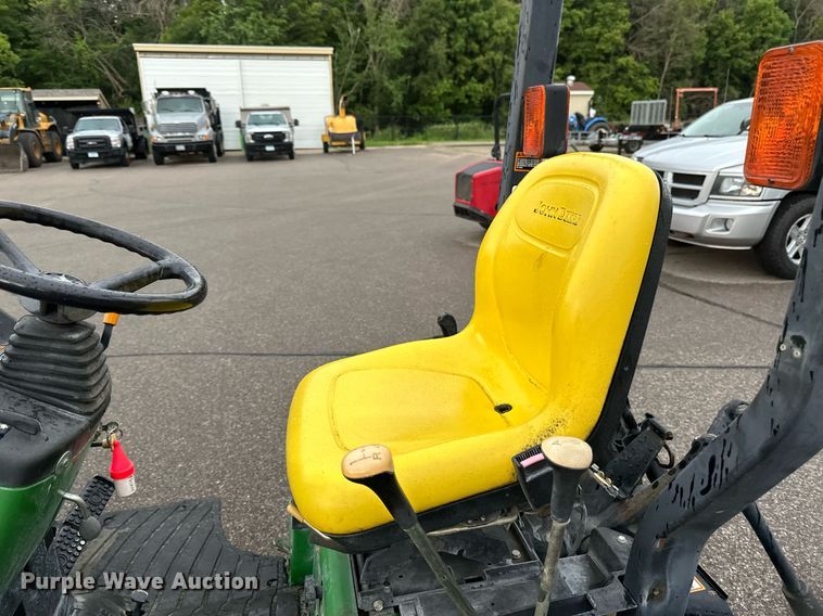 image for item EB2661 2006 John Deere 4200 HFWD tractor