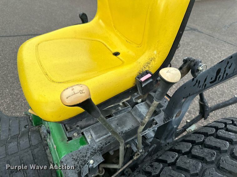 image for item EB2661 2006 John Deere 4200 HFWD tractor