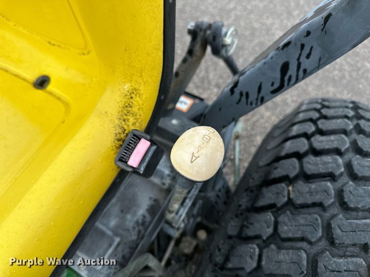 image for item EB2661 2006 John Deere 4200 HFWD tractor