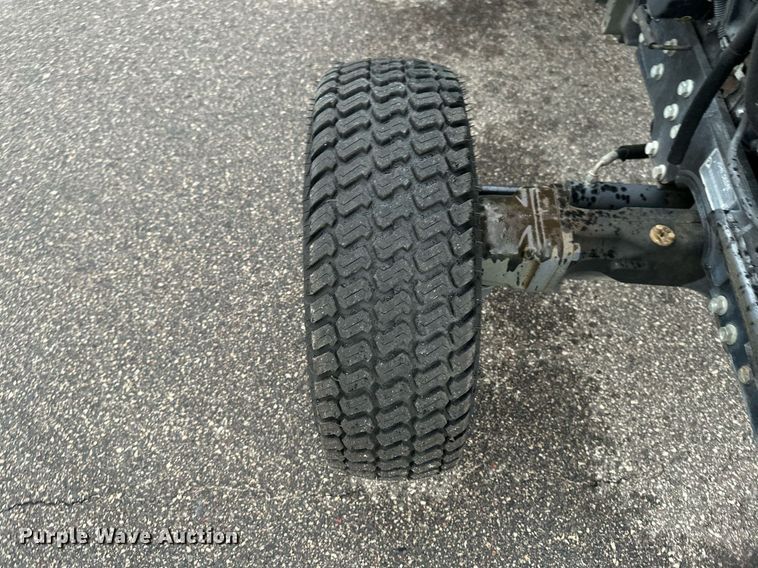 image for item EB2661 2006 John Deere 4200 HFWD tractor