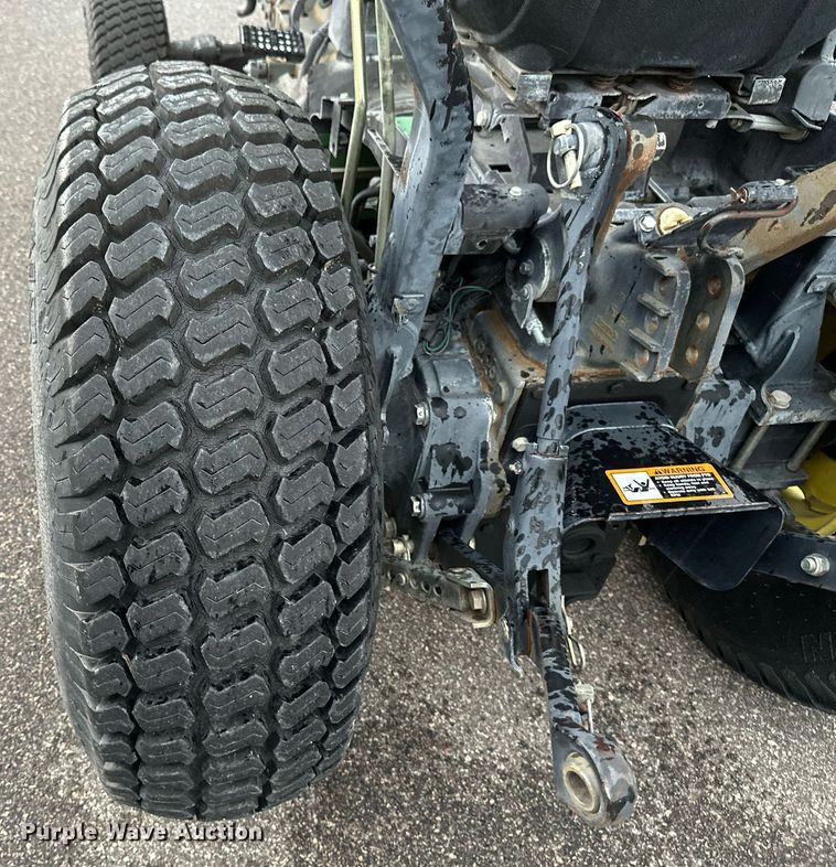 image for item EB2661 2006 John Deere 4200 HFWD tractor