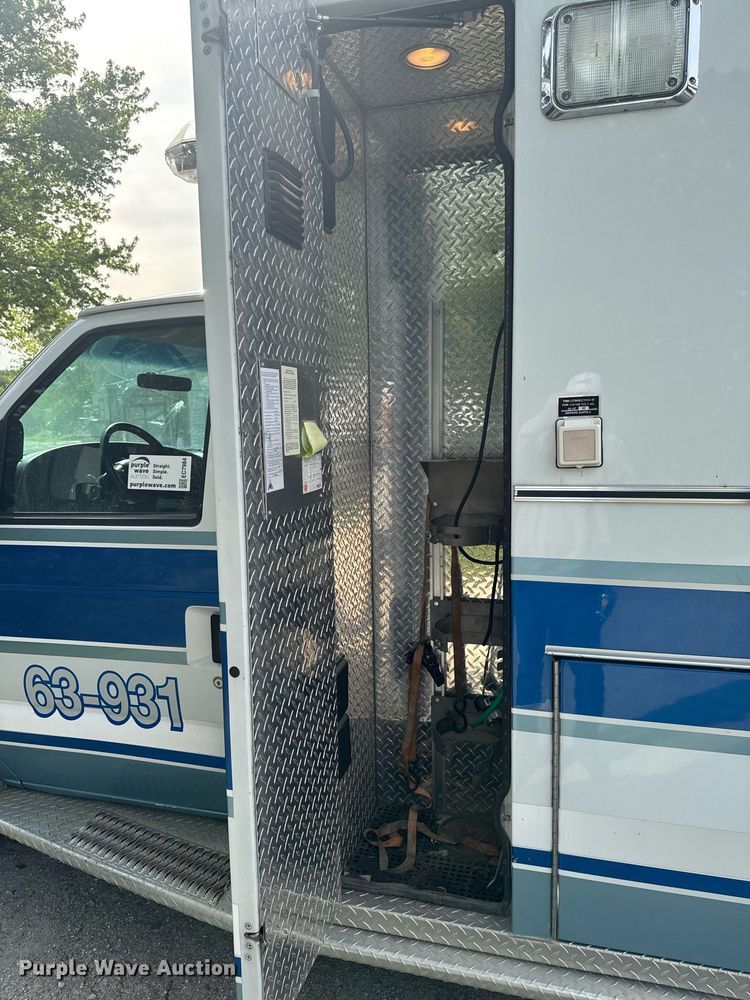 image for item EC7984 1998 Medtec Ford E450 Super Duty ambulance