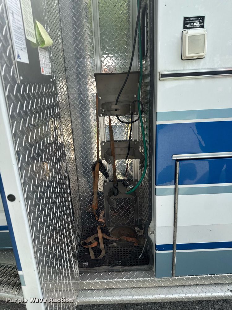 image for item EC7984 1998 Medtec Ford E450 Super Duty ambulance