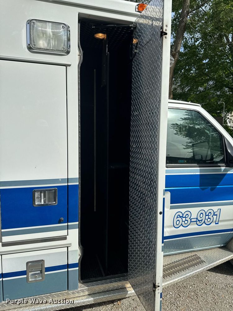 image for item EC7984 1998 Medtec Ford E450 Super Duty ambulance
