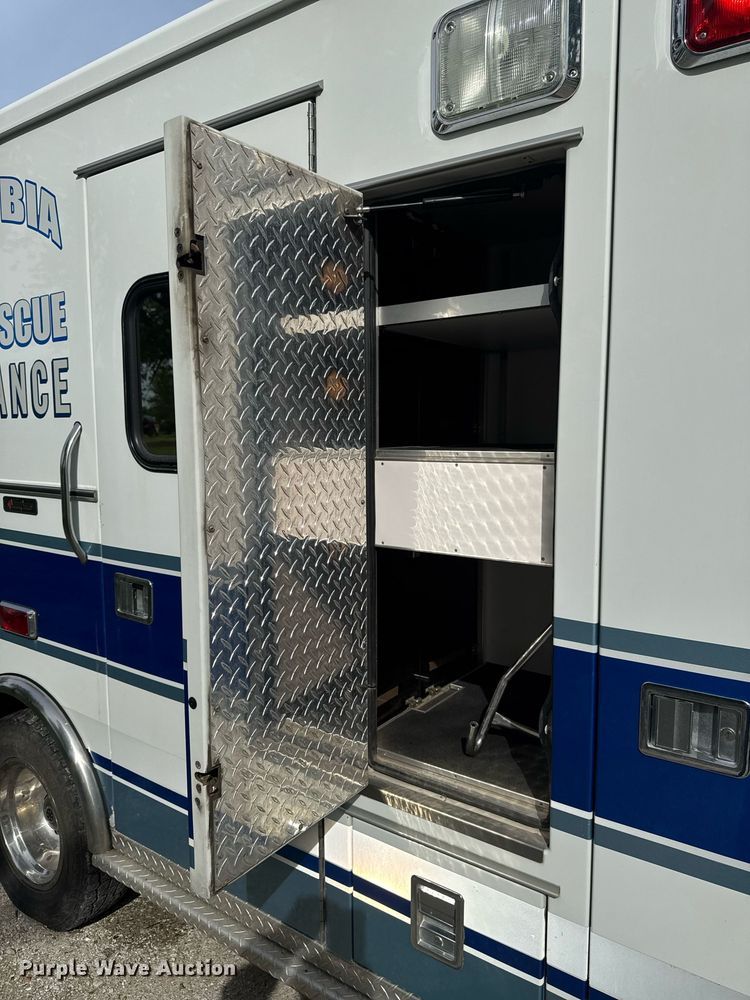 image for item EC7984 1998 Medtec Ford E450 Super Duty ambulance