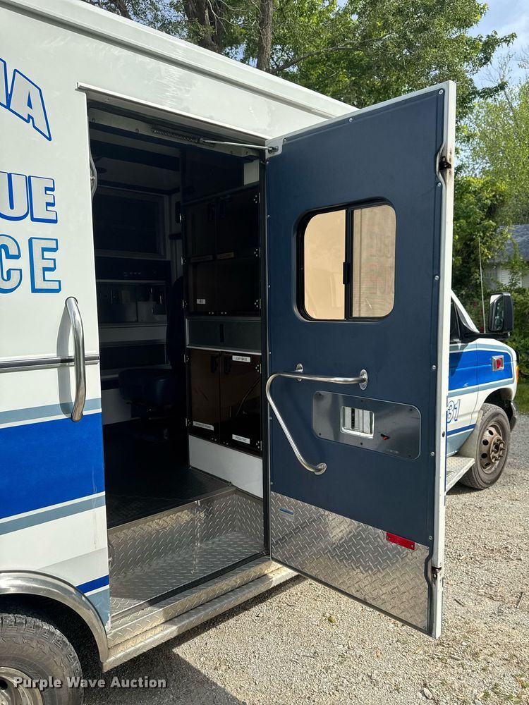 image for item EC7984 1998 Medtec Ford E450 Super Duty ambulance