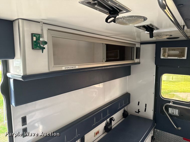 image for item EC7984 1998 Medtec Ford E450 Super Duty ambulance