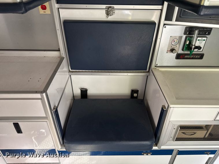 image for item EC7984 1998 Medtec Ford E450 Super Duty ambulance