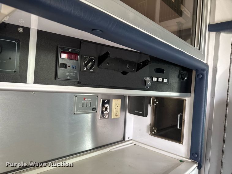 image for item EC7984 1998 Medtec Ford E450 Super Duty ambulance