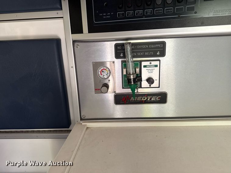 image for item EC7984 1998 Medtec Ford E450 Super Duty ambulance