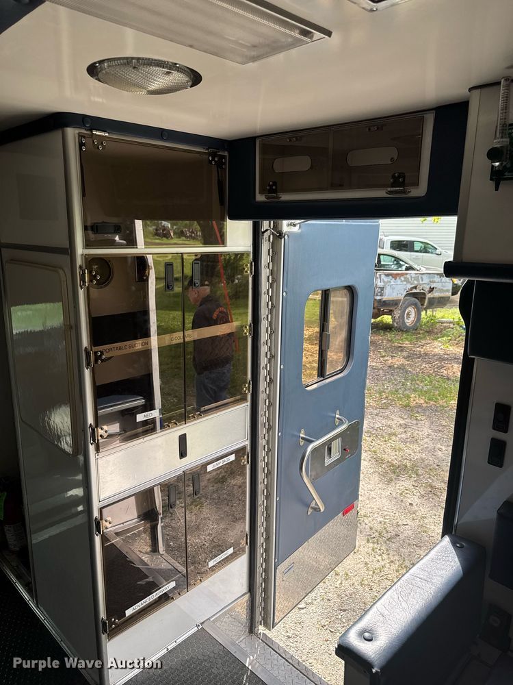 image for item EC7984 1998 Medtec Ford E450 Super Duty ambulance