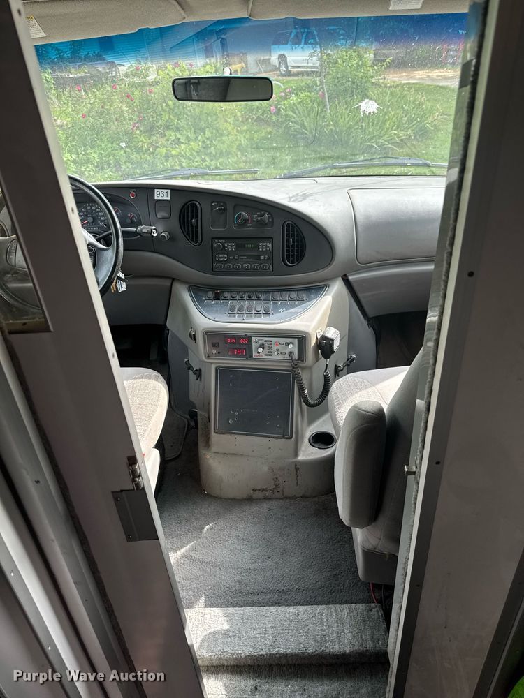 image for item EC7984 1998 Medtec Ford E450 Super Duty ambulance