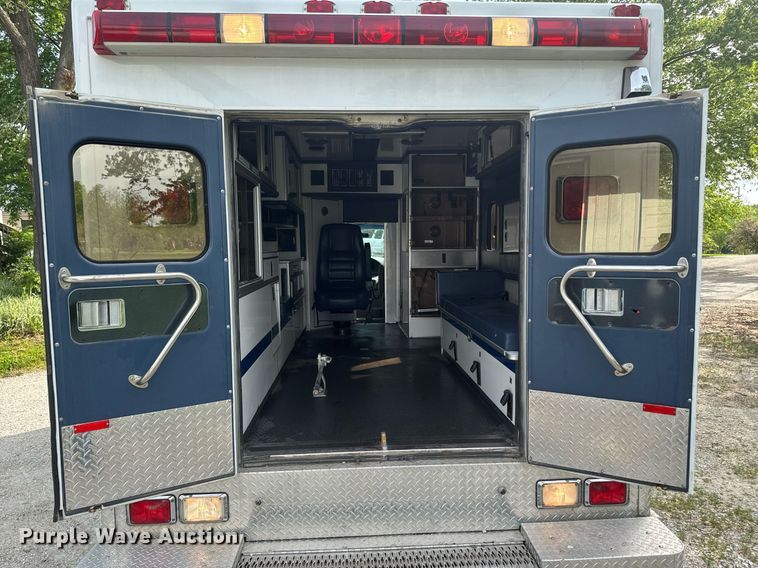 image for item EC7984 1998 Medtec Ford E450 Super Duty ambulance