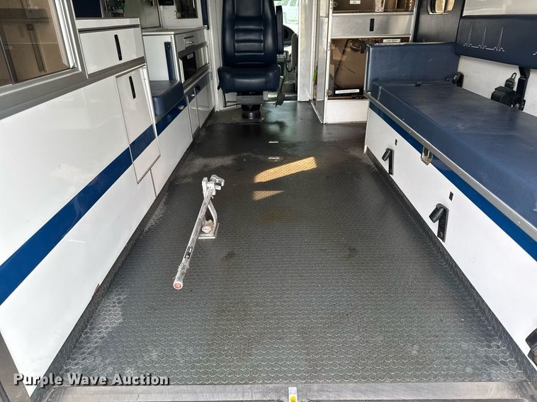 image for item EC7984 1998 Medtec Ford E450 Super Duty ambulance