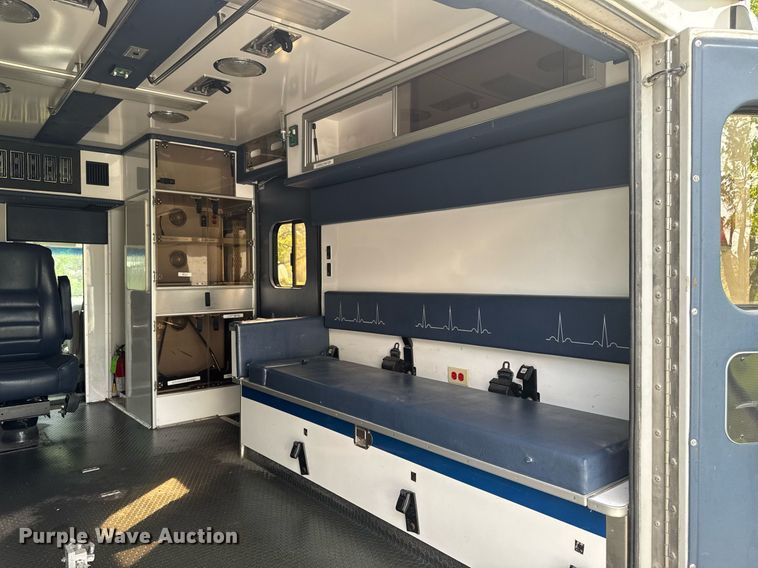 image for item EC7984 1998 Medtec Ford E450 Super Duty ambulance