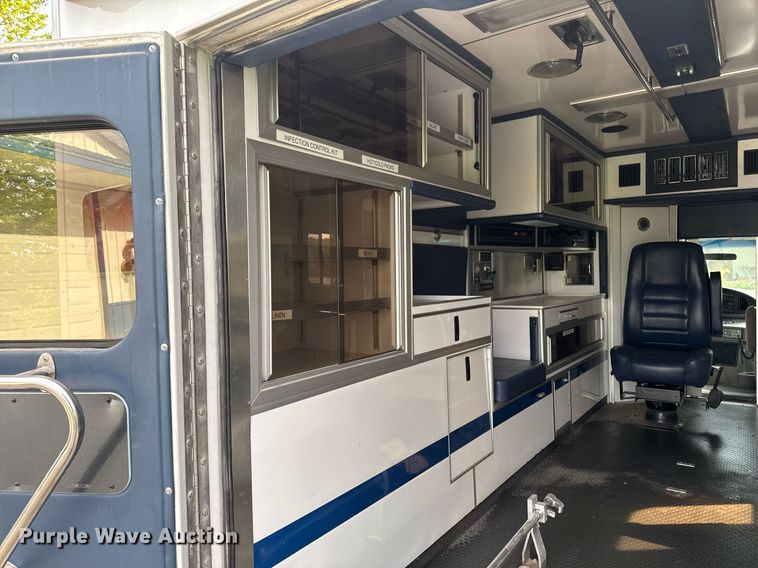 image for item EC7984 1998 Medtec Ford E450 Super Duty ambulance