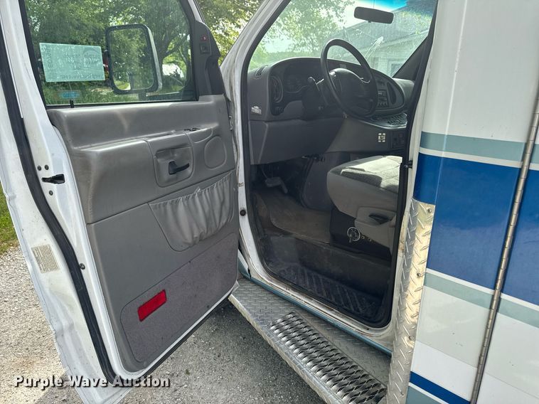 image for item EC7984 1998 Medtec Ford E450 Super Duty ambulance