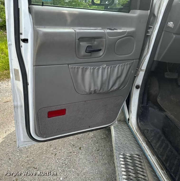 image for item EC7984 1998 Medtec Ford E450 Super Duty ambulance