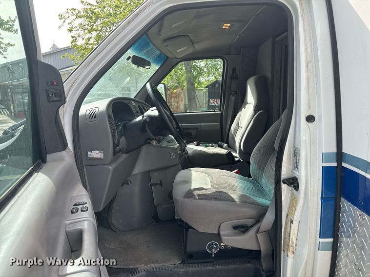 image for item EC7984 1998 Medtec Ford E450 Super Duty ambulance