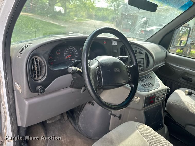 image for item EC7984 1998 Medtec Ford E450 Super Duty ambulance