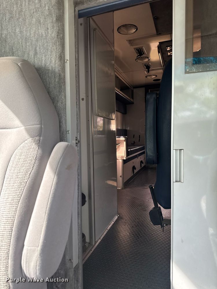 image for item EC7984 1998 Medtec Ford E450 Super Duty ambulance