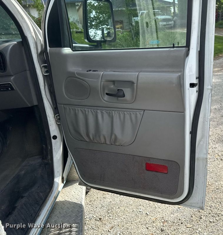 image for item EC7984 1998 Medtec Ford E450 Super Duty ambulance