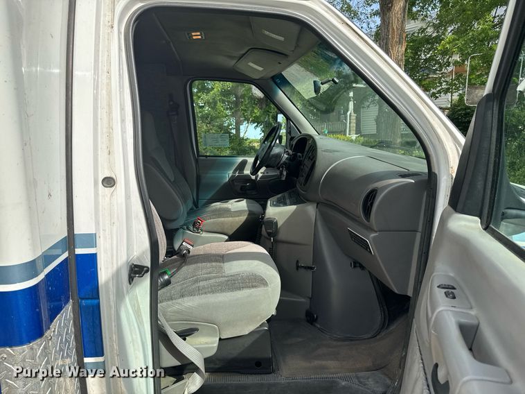 image for item EC7984 1998 Medtec Ford E450 Super Duty ambulance