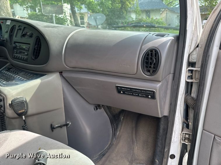 image for item EC7984 1998 Medtec Ford E450 Super Duty ambulance