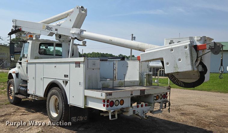 image for item ED2068 2007 International 4400 bucket truck