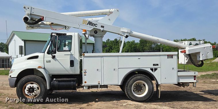 image for item ED2068 2007 International 4400 bucket truck