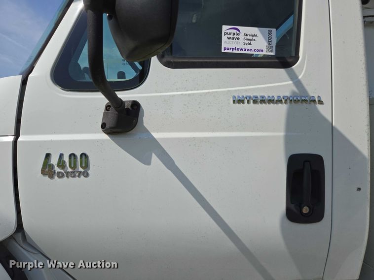 image for item ED2068 2007 International 4400 bucket truck