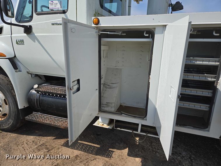 image for item ED2068 2007 International 4400 bucket truck