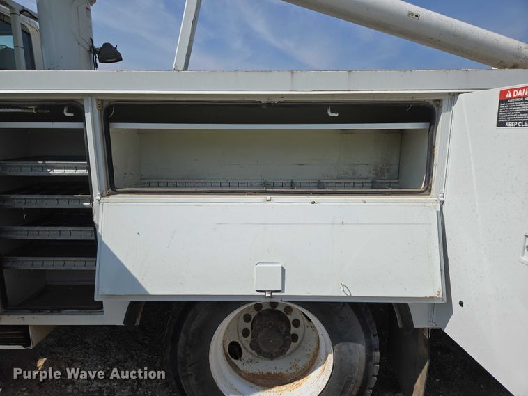 image for item ED2068 2007 International 4400 bucket truck