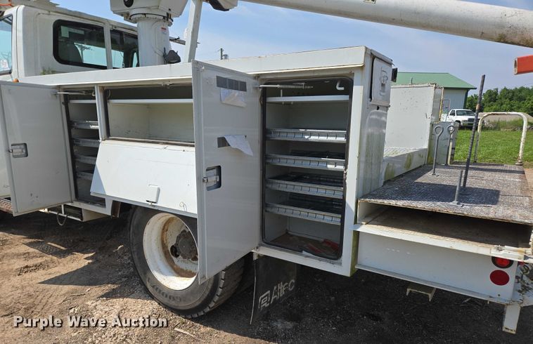 image for item ED2068 2007 International 4400 bucket truck