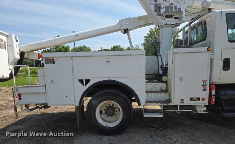 image for item ED2068 2007 International 4400 bucket truck