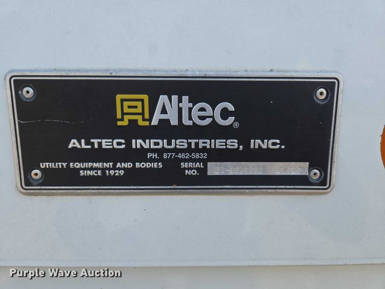 image for item ED2068 2007 International 4400 bucket truck