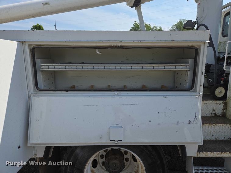 image for item ED2068 2007 International 4400 bucket truck