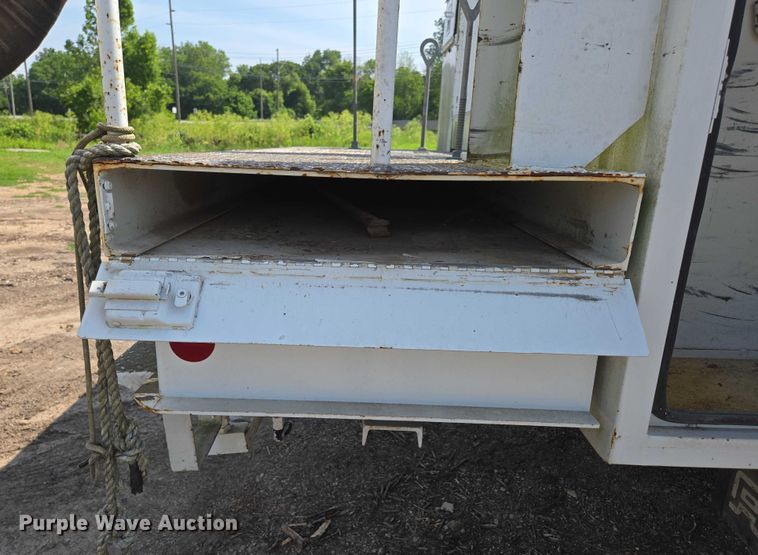 image for item ED2068 2007 International 4400 bucket truck