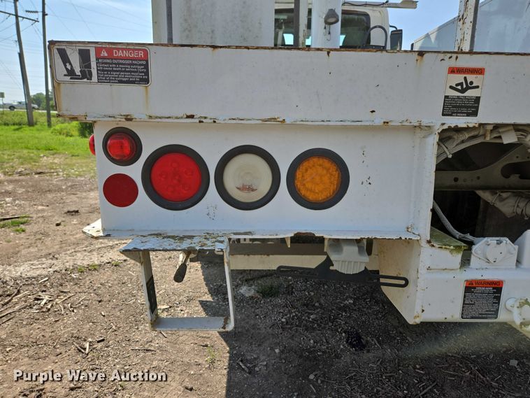 image for item ED2068 2007 International 4400 bucket truck