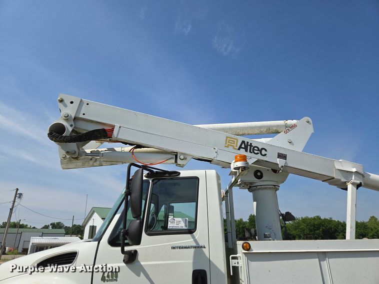 image for item ED2068 2007 International 4400 bucket truck