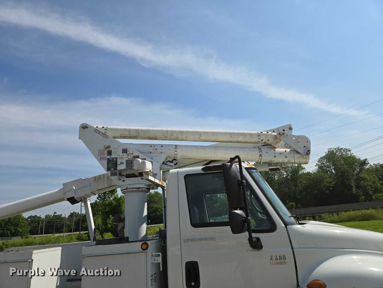 image for item ED2068 2007 International 4400 bucket truck