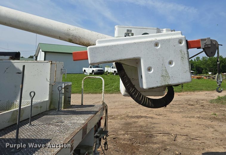 image for item ED2068 2007 International 4400 bucket truck