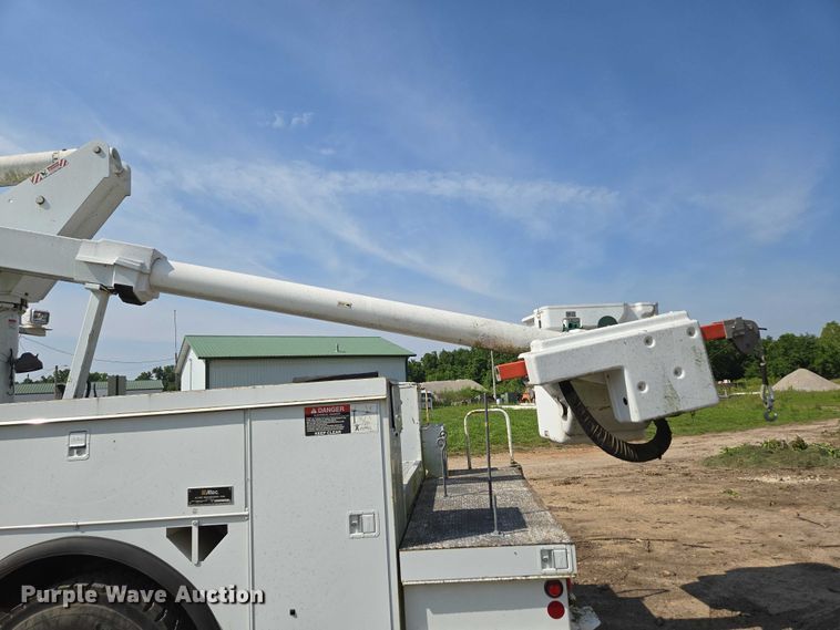 image for item ED2068 2007 International 4400 bucket truck