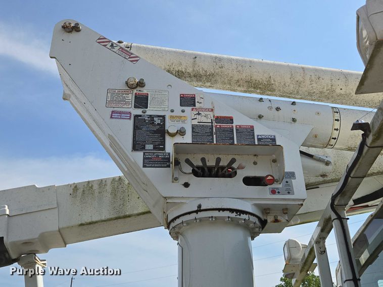 image for item ED2068 2007 International 4400 bucket truck